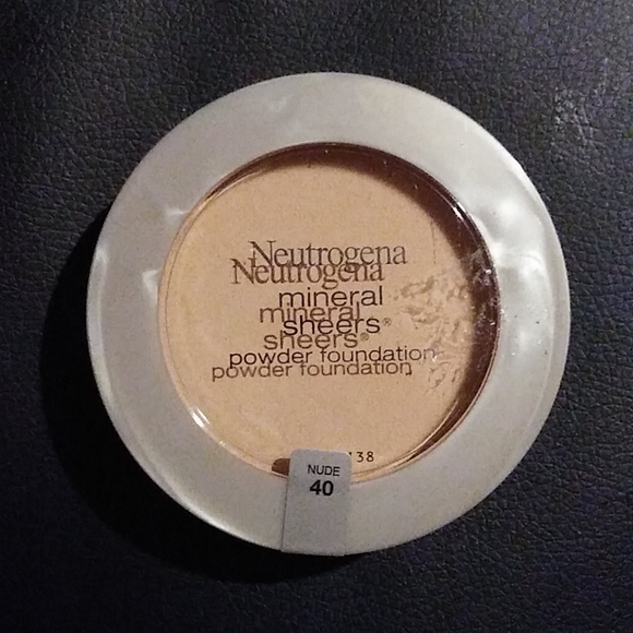 Powder foundation - Picture 4 of 5